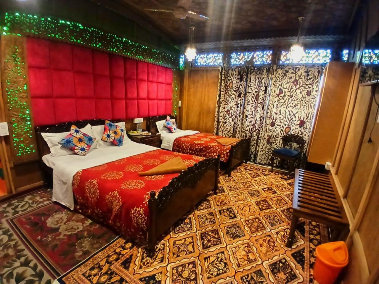 Hotel Heritage Amina Group Of Houseboats Srīnagar Exteriér fotografie