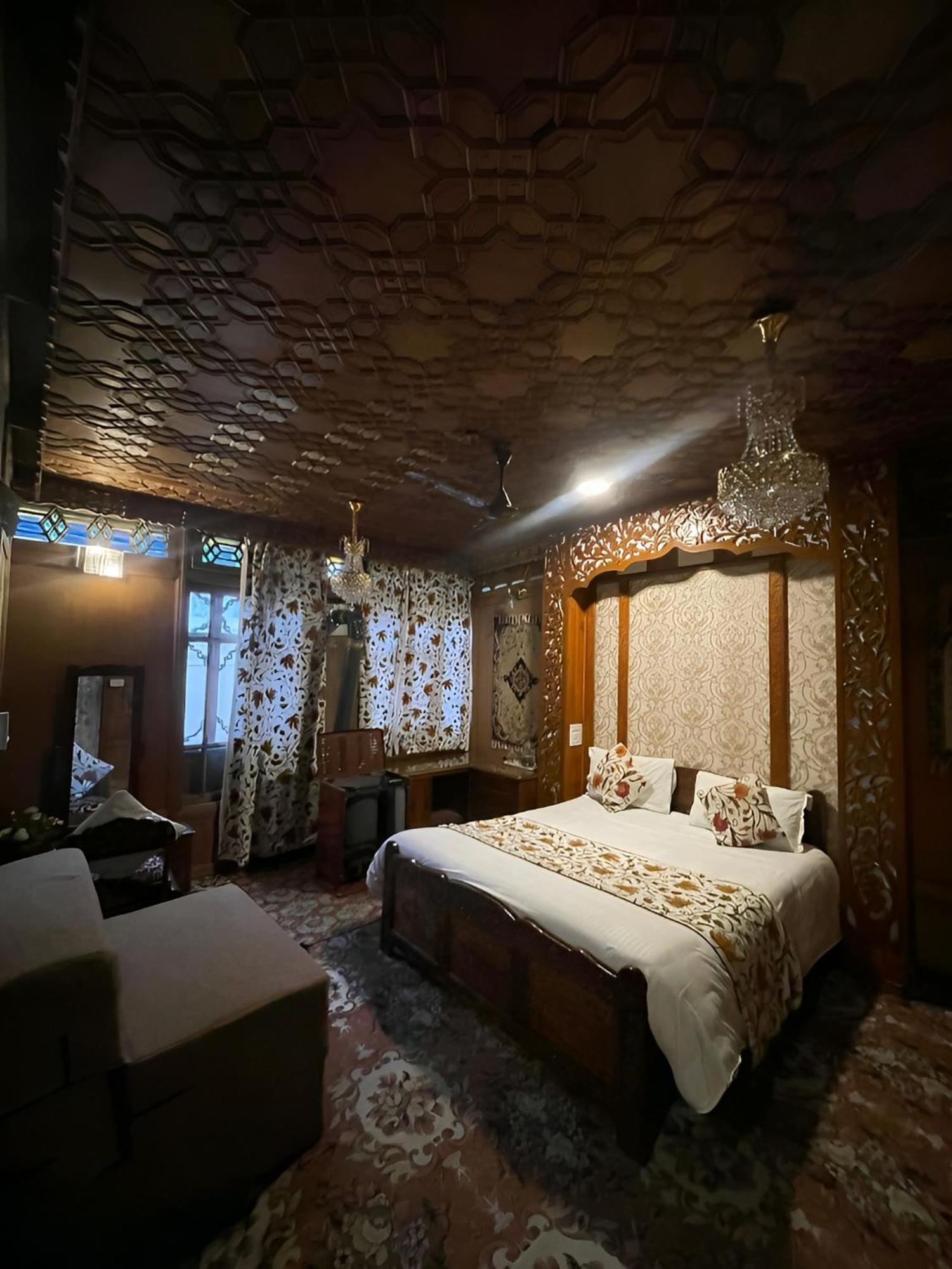 Hotel Heritage Amina Group Of Houseboats Srīnagar Exteriér fotografie