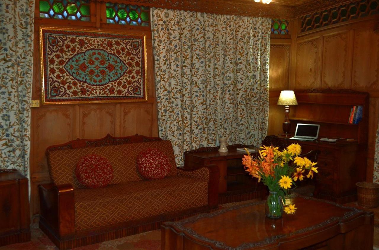 Hotel Heritage Amina Group Of Houseboats Srīnagar Exteriér fotografie