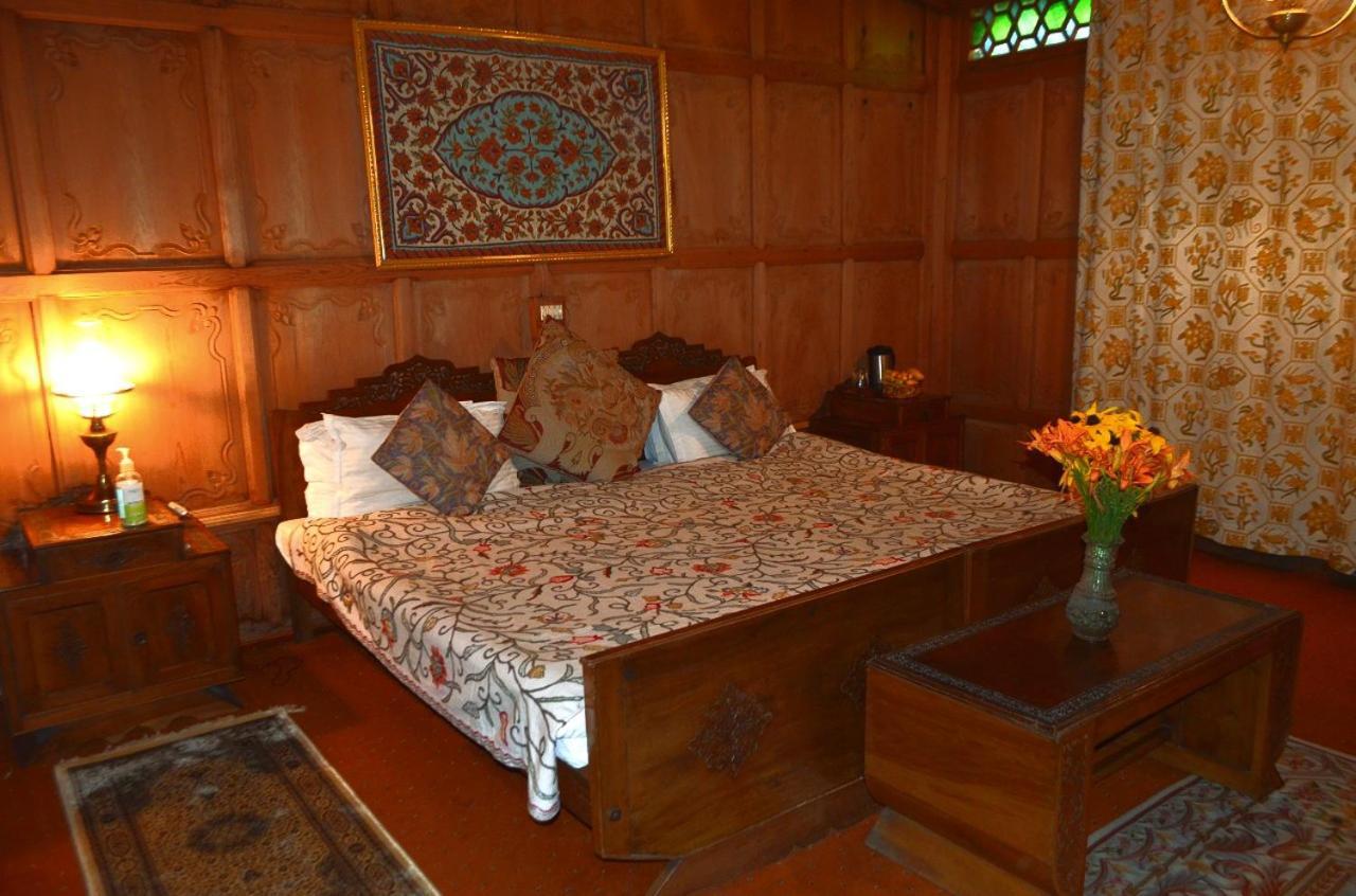 Hotel Heritage Amina Group Of Houseboats Srīnagar Exteriér fotografie