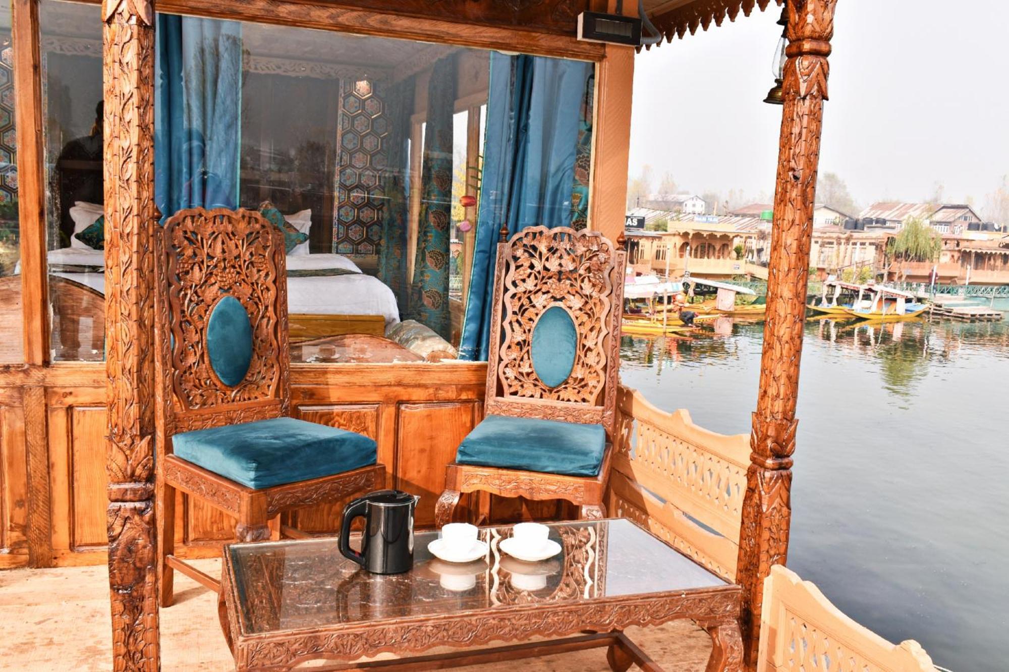 Hotel Heritage Amina Group Of Houseboats Srīnagar Exteriér fotografie