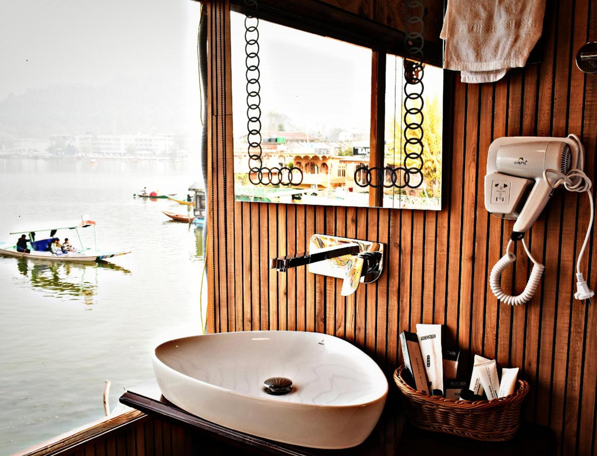 Hotel Heritage Amina Group Of Houseboats Srīnagar Exteriér fotografie